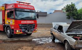 Princípio de incêndio atinge carro no centro de Guaraciaba