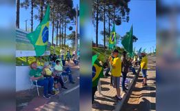 Manifestantes mantém mobilização em frente ao 14º RC Mec; vídeo