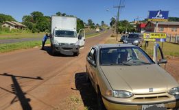 Colisão lateral deixa mulher ferida em Guarujá do Sul