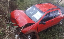 Duas pessoas ficam feridas em saída de pista no interior de Cedro