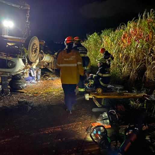 Caminhoneiro fica preso às ferragens e morre em grave acidente na SC-480 em Xanxerê