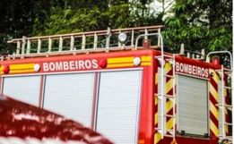 Homem fica ferido ao ser atingido por golpes de faca na praça 