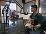 Vídeo: Rádio Oeste FM recebe dupla Lucca e Lorenzo