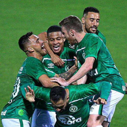 Chape e América-MG se enfrentam com transmissão da Rede Peperi