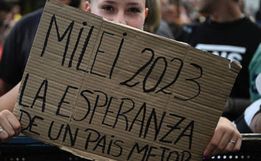 Bolsonaro parabeniza Milei pela vitória na Argentina