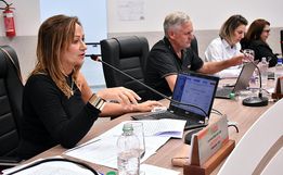 Vereadora pede convocação de secretários para explicar concessão de água e saneamento