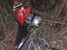 Motociclista sofre ferimentos ao colidir em árvore depois de tentar fugir da PM