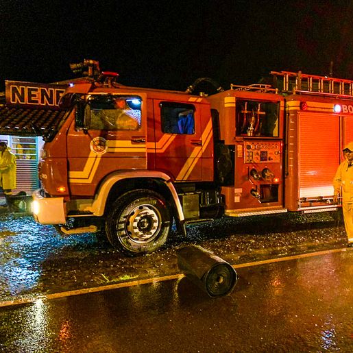 Bombeiros atendem mais de 110 ocorrências, e distribuem 9 mil metros de lonas após temporal 
