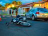 Vídeo: Colisão entre carro e moto deixa motoboy ferido em SMOeste 