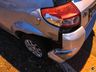 Mulher colide carro em veículo estacionado em São Miguel do Oeste