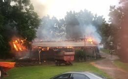 Incêndio consome galpão no interior de Itapiranga