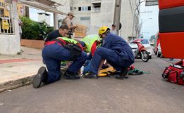 Colisão lateral deixa motociclista ferida em SMOeste 