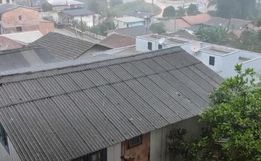 VÍDEO: Após forte calor, cidades de SC registram chuva e granizo