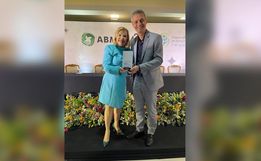 Jornalista da Peperi vence prêmio ABMES de jornalismo em Educação