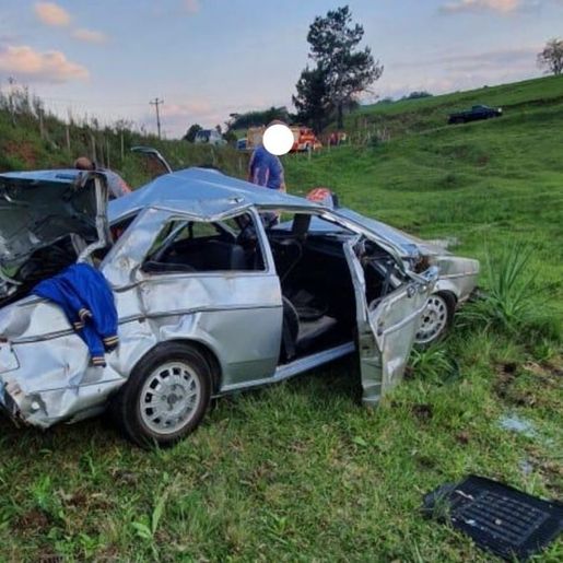 Jovem de 21 anos morre em capotamento na SC-452