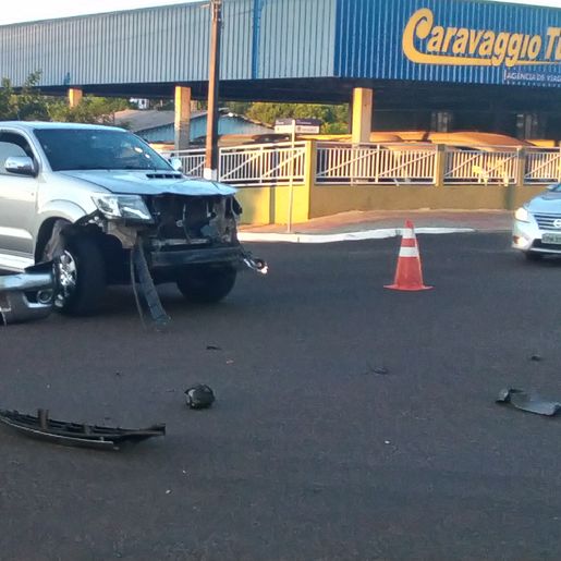 Colisão entre camionete e moto deixa um ferido em São José do Cedro