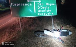 Motociclista fica ferido ao atropelar cachorro na SC-386
