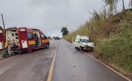 Caminhão e carro colidem na SC-480 e deixa duas vítimas feridas