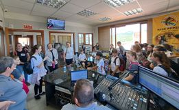 Alunos da escola de Santo Antônio visitam a Rádio Itapiranga 