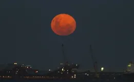 Eclipse lunar parcial mais longo em 580 anos vai ser visto do Brasil nesta sexta