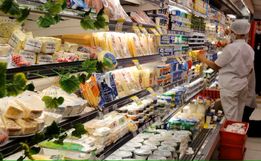 Ministro afirma que alimentos estão mais baratos, mas preços precisam cair ‘ainda mais’