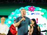 Show de Simão Wolf encerra programação de Natal em São Miguel do Oeste