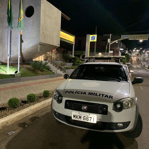 VÍDEO: ao tentar sacar dinheiro, jovem toma choque em caixa eletrônico