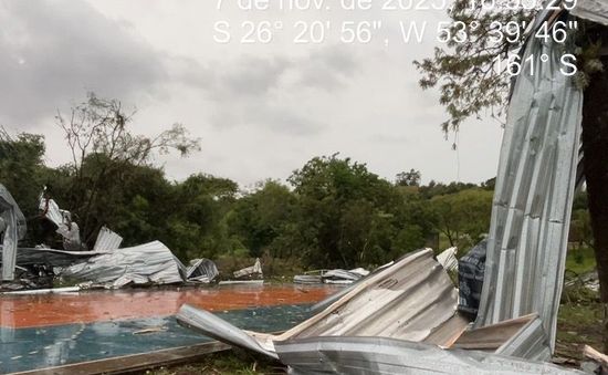 Temporal causa estragos e mantém alerta da Defesa Civil no Extremo-Oeste