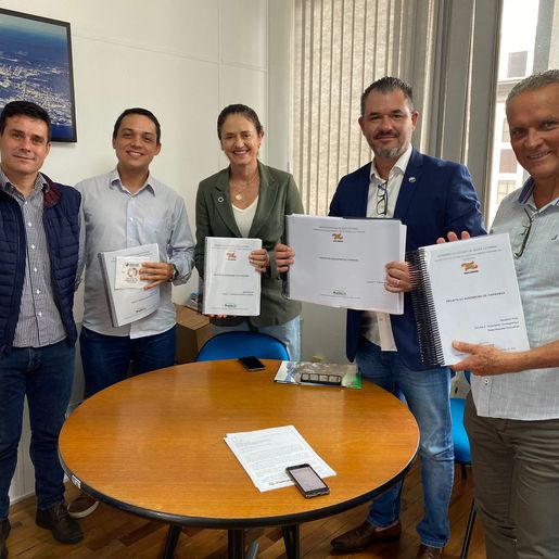Prefeito de Itapiranga encaminha projetos em viagem à Florianópolis
