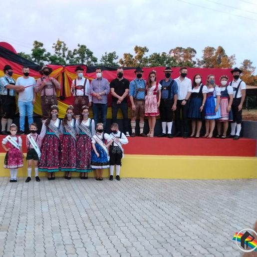 Inauguração de letreiro turístico em Linha Becker é atração da 42ª Oktoberfest