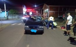 Idoso fica gravemente ferido em colisão entre bicicleta e carro