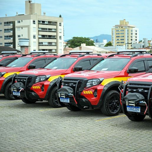Jorginho Mello entrega 15 novas viaturas para o Corpo de Bombeiros