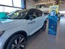 Chico Automóveis apresenta carro elétrico na loja de Iporã do Oeste