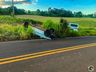 Ocupantes abandonam veículo após capotamento na SC-492 em Bandeirante 