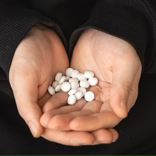 Uso de clonazepam cresce entre idosos e alerta médicos para risco de dependência silenciosa