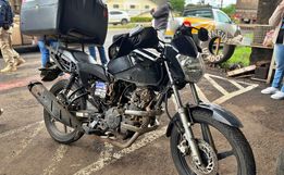 Colisão lateral deixa motociclista ferido na avenida Willy Barth