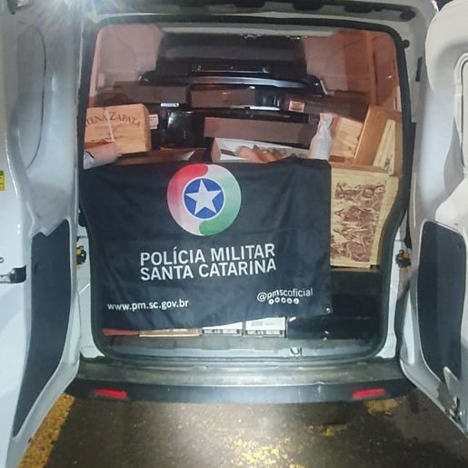 PM apreende mais de 500 garrafas de vinho argentino na BR-163 em SJCedro