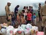 FOTOS: PMRv entrega donativos à família flagrada com onze pessoas em veículo na SC-283