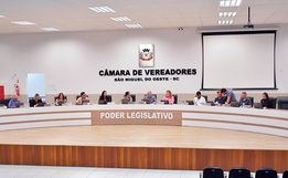 Câmara de São Miguel cobra explicações sobre transporte de pacientes terceirizado
