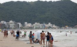 SC tem 75% das praias próprias para banho a menos de um mês para início do verão