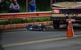 VÍDEO: Mulher morre atropelada na Waldemar Rangrab em SMOeste