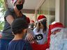 Campanha “Um presente de Natal” reúne crianças para entrega de presentes