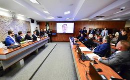 Comissão do Senado aprova envio de denúncias de ex-assessor de Moraes a réus do 8/1