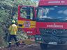 Carro sai da pista e bate em árvore no interior de Princesa