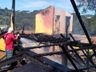 Criança morre carbonizada após padrasto incendiar casa no Oeste