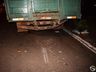 VÍDEO: Condutor colide com o carro em caminhão e depois em poste