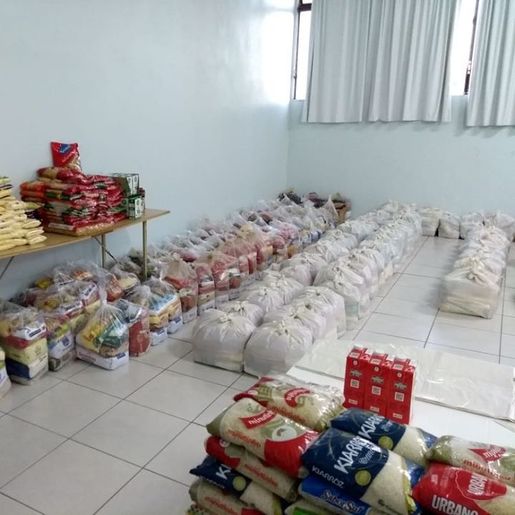 Campanha feita pela Paróquia arrecada mais de quatro toneladas de alimentos 