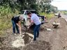 VÍDEO: em sinal de protesto, moradores tapam buracos na BR-163
