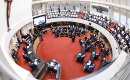 Aposentadoria especial a deputados e comissionados é barrada na Alesc