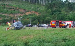 Queda de helicóptero deixa dois feridos em Santa Catarina
